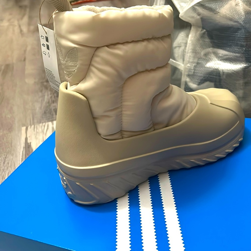 Superstar winter boot NIB